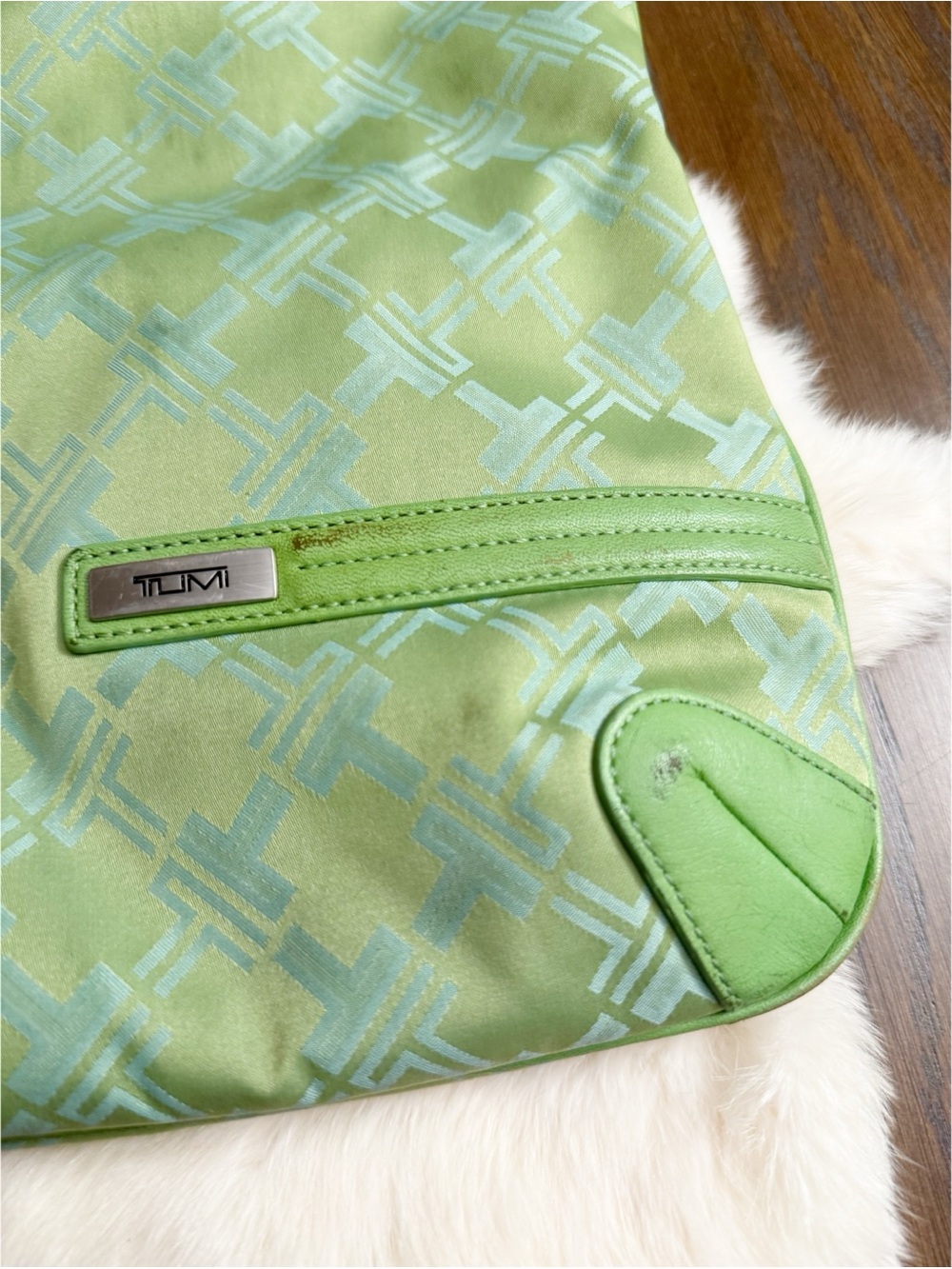 Tumi Signature Collection green tote - Picture 2 of 9